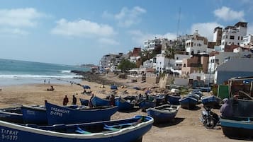 Ligstoelen aan het strand