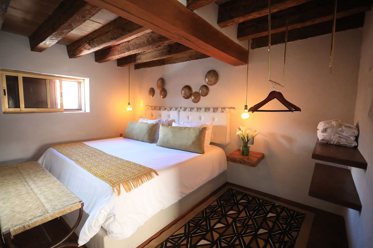 Deluxe Room, 1 King Bed (Superior) | 1 bedroom, free WiFi, bed sheets