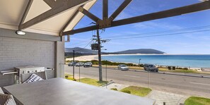 Outdoor dining - Beach House 72A Marine Drive - Across the road from Fingal Bay Beach (Fingal Bay)