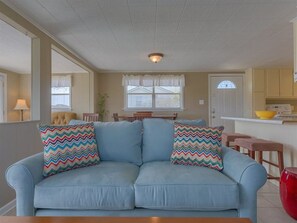 House, 2 Bedrooms | Living room