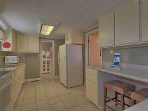 House, 2 Bedrooms | Private kitchen