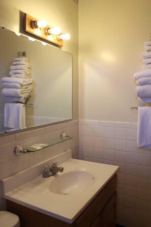 Basic Double or Twin Room, Non Smoking | Bathroom sink - Thunderbird Motel (Dodge City)