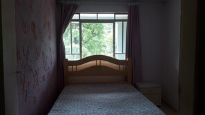 6 عدّة غرف نوم وواي فاي مجانًا وملاءات أسرّة