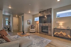 TV, fireplace, DVD player