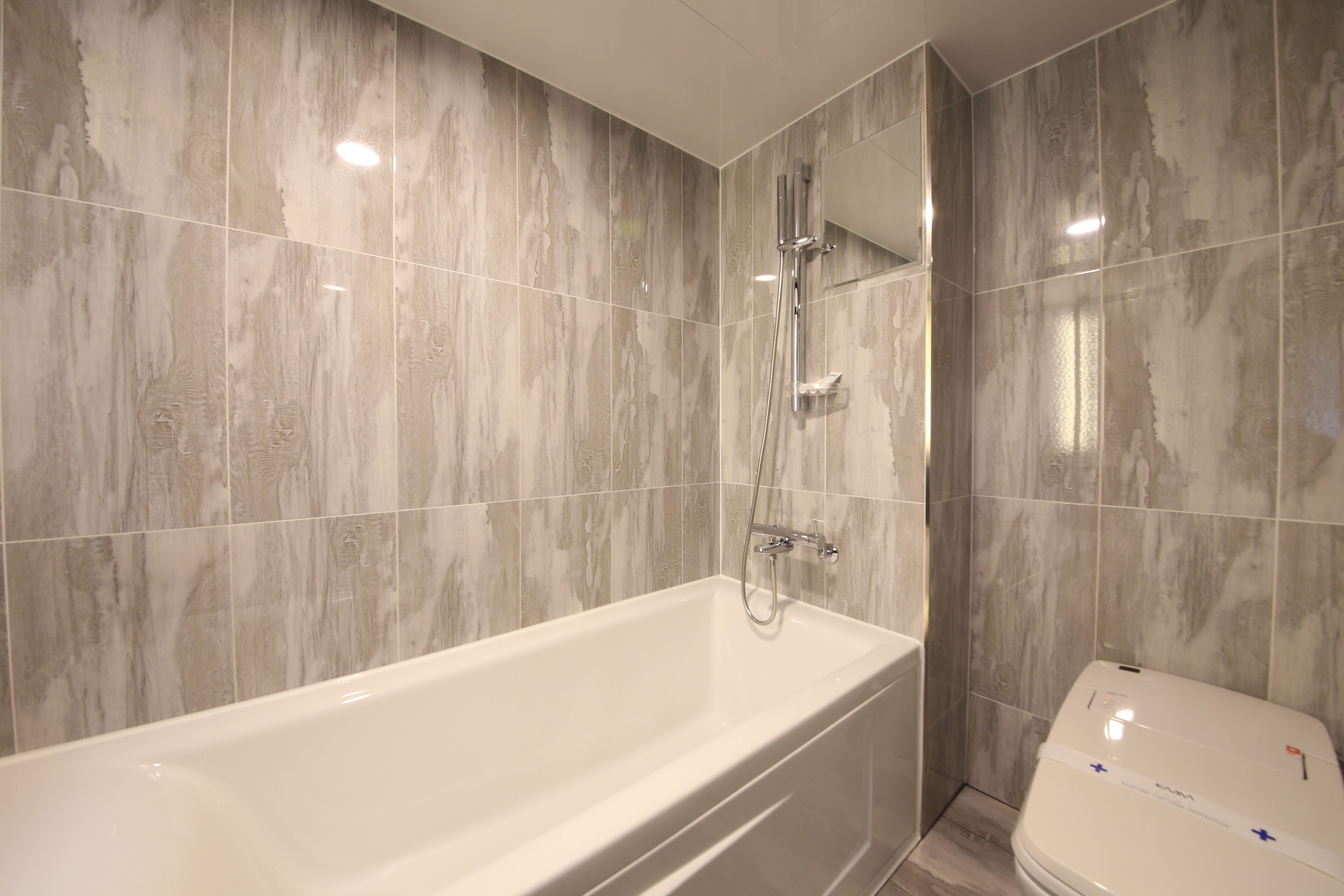 deluxe room | bathroom | free toiletries, hair dryer, bathrobes, slippers