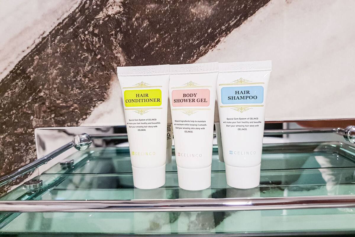 1 bedroom, premium bedding, tempur-pedic beds, blackout curtains