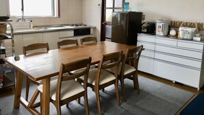 Hus (Private Vacation Home) | Privat tekøkken | Køleskab, mikrobølgeovn, kogeplade, elkedel