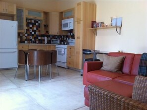 Smart TV, books - Modern Guest House at the Sand (Todos Santos)