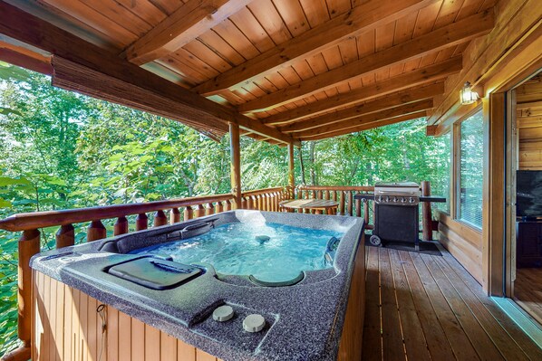 Outdoor spa tub