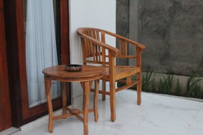 Basic Double Room | Terrace/patio - Kubu Indah Guest House (Penida Island)