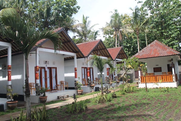 Garden - Kubu Indah Guest House (Penida Island)