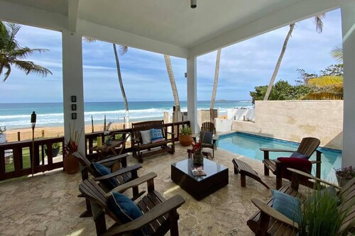 Blue Nest at the Beach