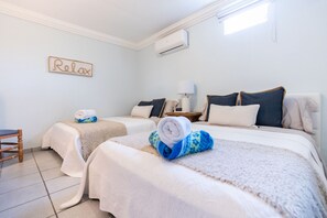 4 bedrooms, desk, iron/ironing board, travel crib - Blue Nest at the Beach (Arecibo)