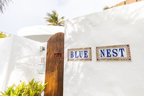 Exterior detail - Blue Nest at the Beach (Arecibo)