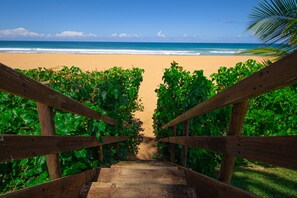 On the beach, sun loungers, beach towels - Blue Nest at the Beach (Arecibo)
