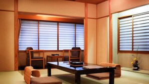 A traditional Japanese room with tatami flooring, a low table, and two chairs. - Japanese Cuisine Ryokan Koudaiji Yoshinoya (Kyoto)