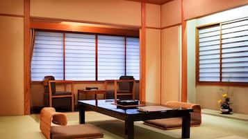 Quarto tradicional (Japanese Style for 4 Guests) | TV de tela plana