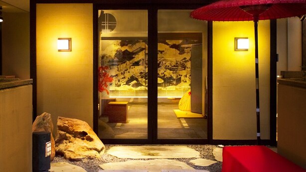 A traditional Japanese room with sliding doors, a rock garden, and a red umbrella. - Japanese Cuisine Ryokan Koudaiji Yoshinoya (Kyoto)