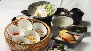 A traditional Japanese meal setup with various dishes and utensils. - Japanese Cuisine Ryokan Koudaiji Yoshinoya (Kyoto)