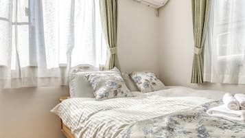 3 bedrooms, iron/ironing board, WiFi, bed sheets