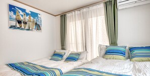 3 bedrooms, iron/ironing board, WiFi, bed sheets