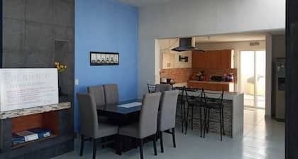 Nykyaikainen koti lähellä Haciendasta ja viinitarhoja 3 makuuhuonetta 2733 neliömetriä