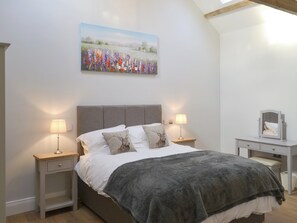 3 bedrooms, free WiFi, bed sheets - 3 bedroom accommodation in Tarset, near Bellingham (Tarset, near Bellingham)