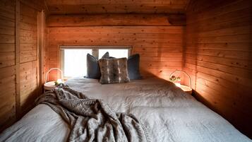 Chalet, 3 Bedrooms | 3 bedrooms, desk, iron/ironing board, free WiFi