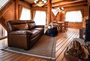 木屋, 3 间卧室 | 起居区 | 平板电视、流媒体服务