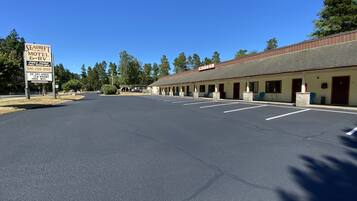 Vista frontal de la propiedad