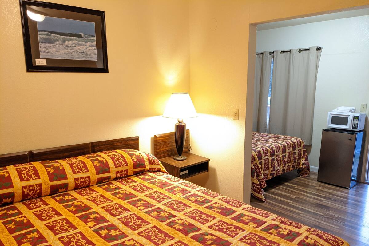 Standard Single Room, Multiple Beds | Desk, laptop workspace, soundproofing, iron/ironing board