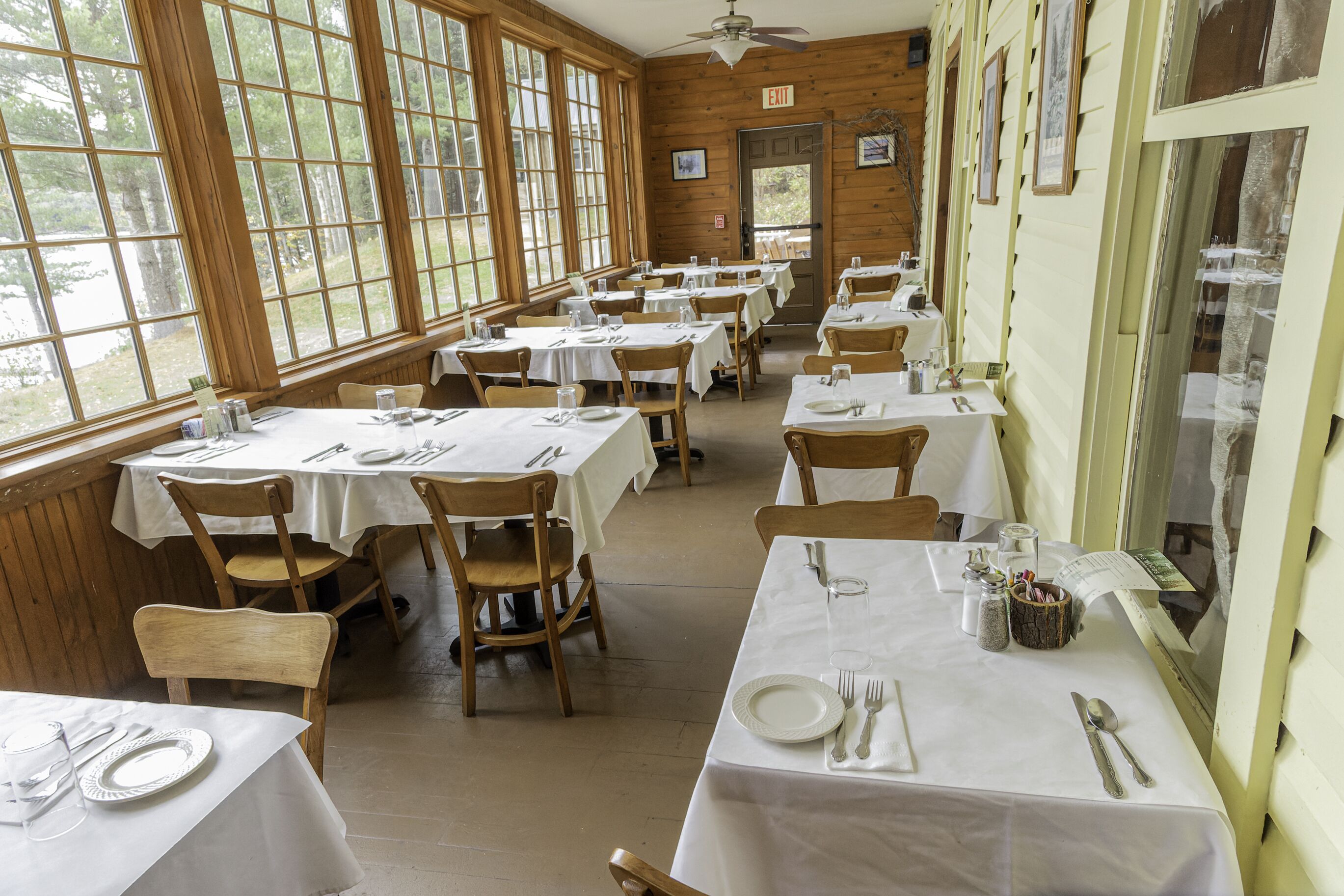 dinner served, american cuisine, beach views