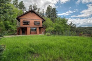 Exterior - Quiet Cabin on the Cliff + Hot Tub + Stunning Black Hills Views (Rapid City)