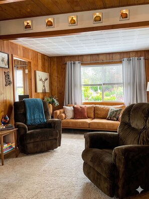 Smart TV, fireplace, offices