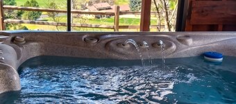 Quiet Cabin on the Cliff + Hot Tub + Stunning Black Hills Views