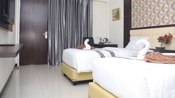 Kamar Keluarga | Meja kerja, Wi-Fi gratis, dan seprai linen