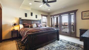 5 bedrooms, in-room safe, desk, iron/ironing board