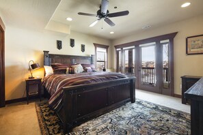 5 chambres, coffres-forts dans les chambres, bureau