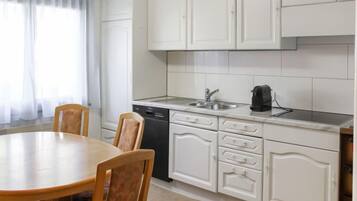 KĂŒhlschrank, Ofen, GeschirrspĂŒler, Toaster