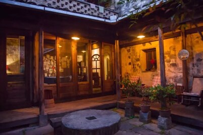 Pig's Inn Huangshan Xidi