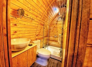 Deluxe Bungalow | Bathroom | Shower, free toiletries, hair dryer, bathrobes - Doan Gia Resort Phong Nha (Bo Trach)