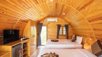 1 chambre, minibar, coffres-forts dans les chambres, bureau