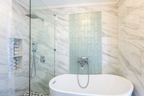 Bathtub, toilet paper