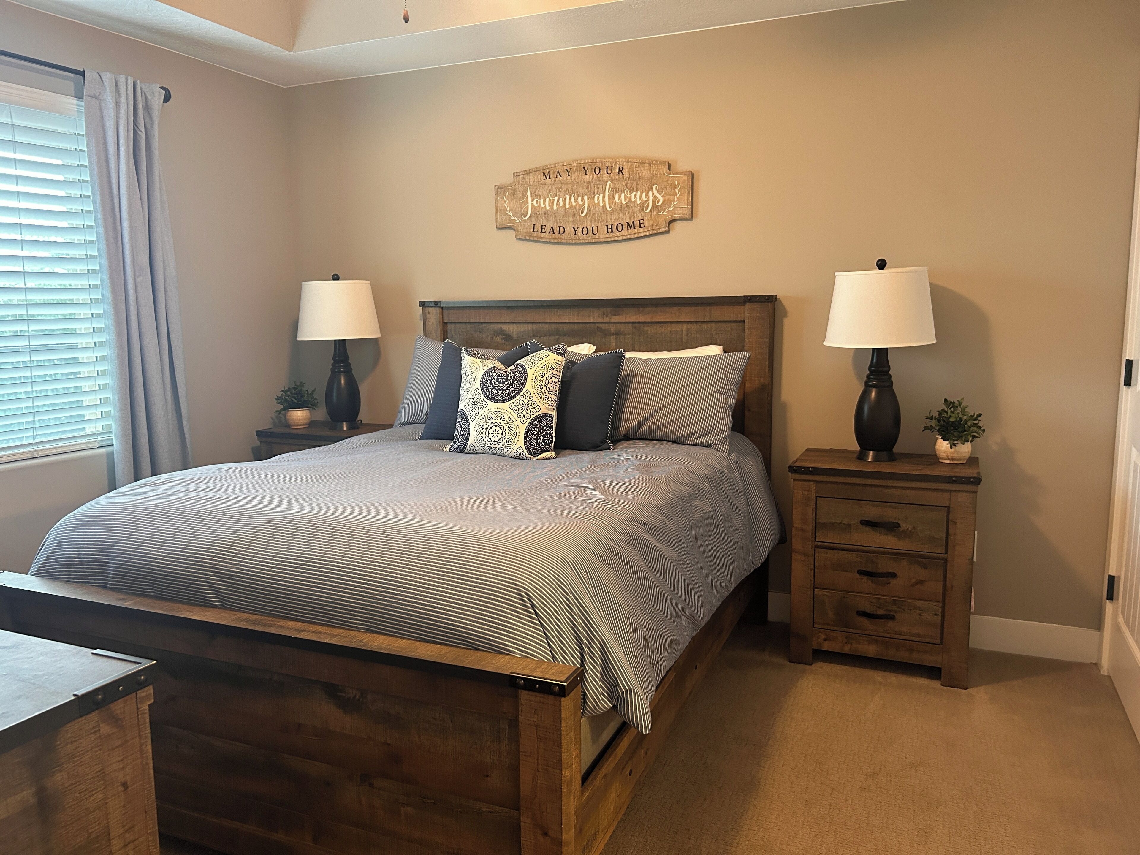 3 bedrooms, desk, iron/ironing board, travel crib
