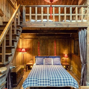 Family Suite(Duplex) | Desk, blackout curtains, soundproofing, free WiFi