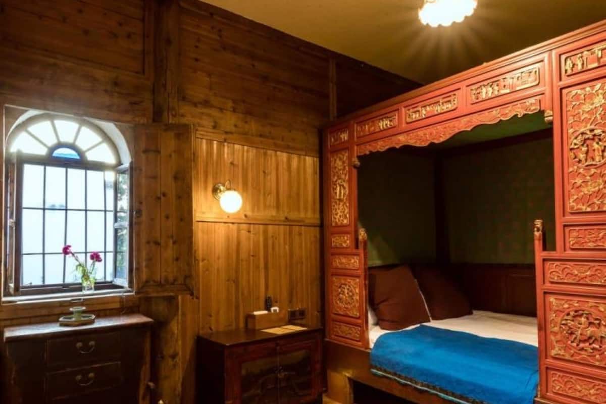 Suite Room(King)With Living Room | 1 bedroom, desk, blackout drapes, soundproofing