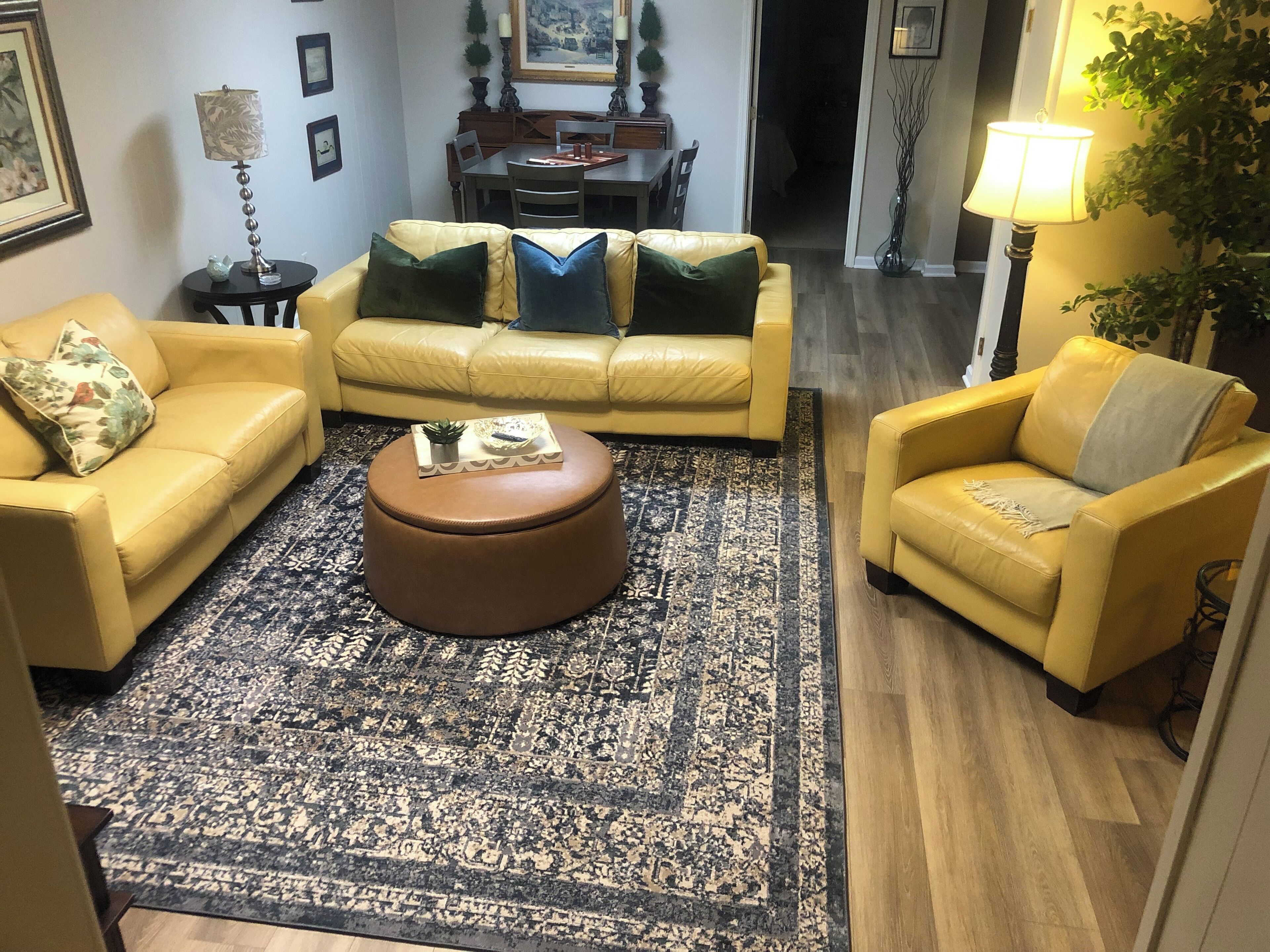 Una Smart TV, un reproductor de DVD, una videoteca