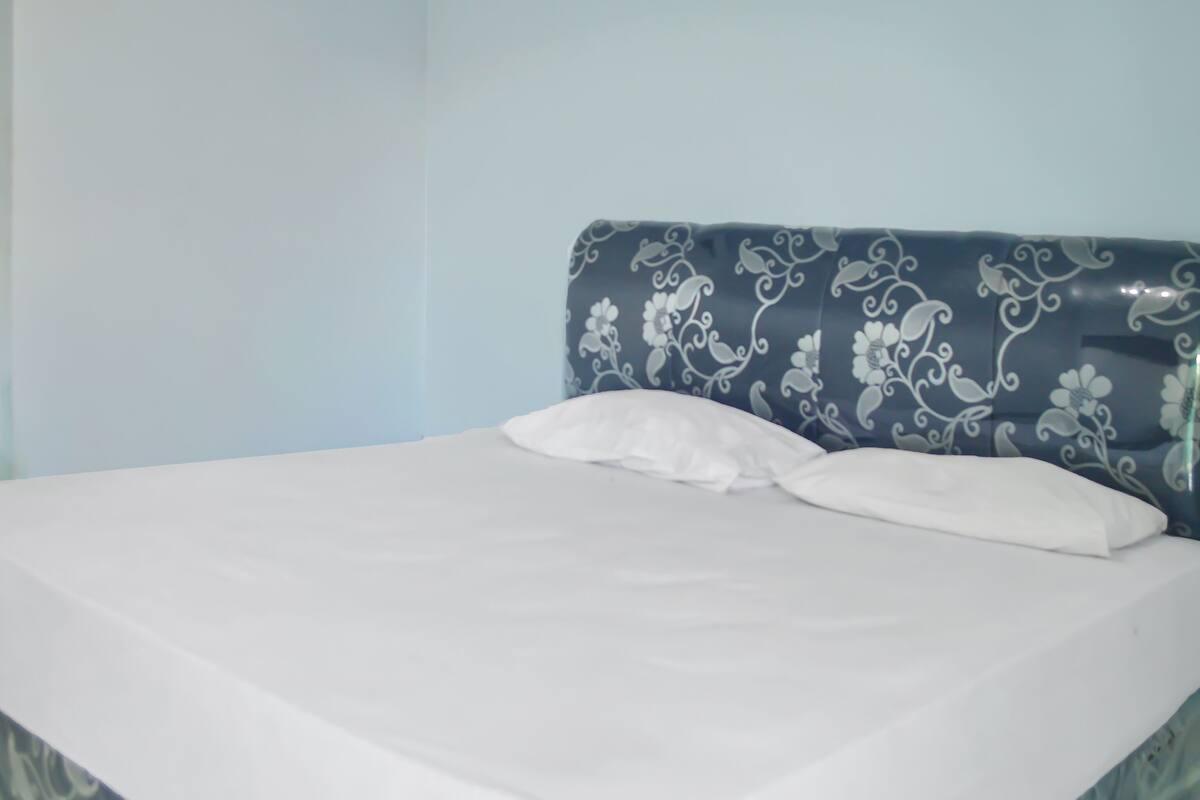 Standard Double Room | Meja, Wi-fi percuma, cadar katil