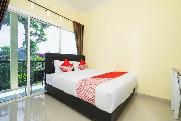 Free WiFi, bed sheets