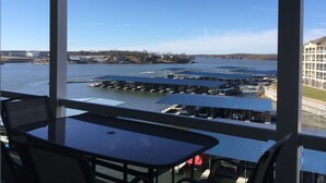 Outdoor dining - Fantastic 2BR 2 BA waterfront property in Lands End, Osage Beach! (Osage Beach)